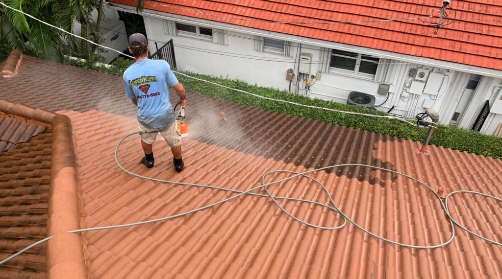 tile roof pressure washing in Hollywood 