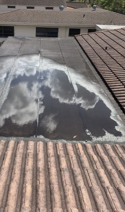 dirty roof in Oakland Park